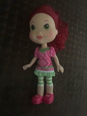 2008 Pink & Green Kids strawberry shortcake Fashion Doll with Striped Leggings